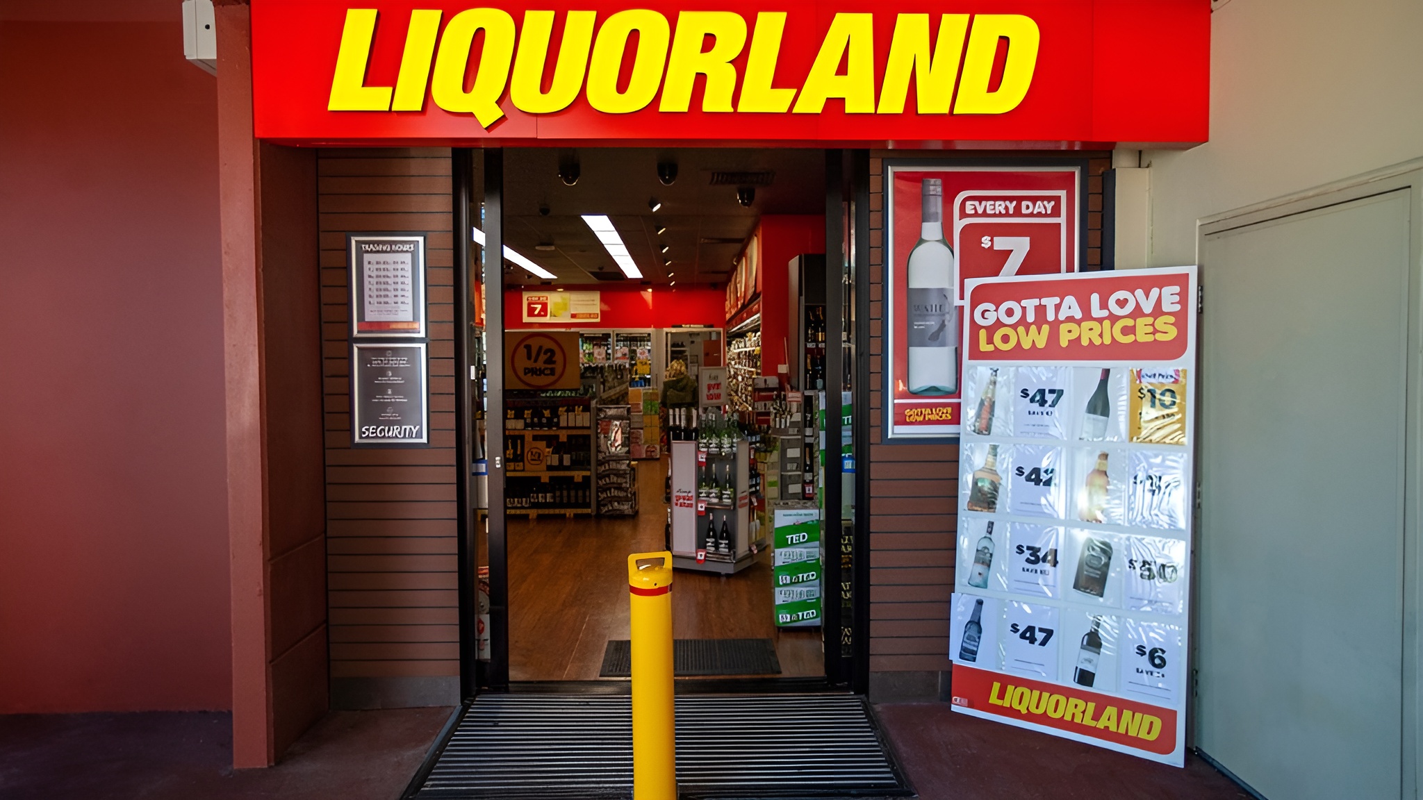 Retail interior fit-out for Liquorland Penrith by ABACORP commercial fit-out company